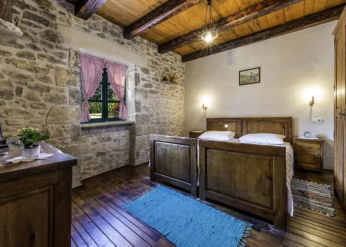 šišman In Zemunik Donji - Haus Für 10 Personen * Donji Zemunik