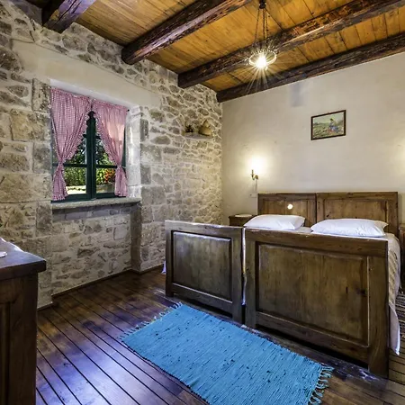 Sisman In Zemunik Donji - Haus Fuer 10 Personen * Donji Zemunik